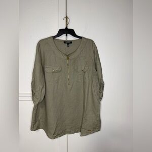 Ellen Tracy light olive V-Neck linen Blouse with zipper on front size 2X